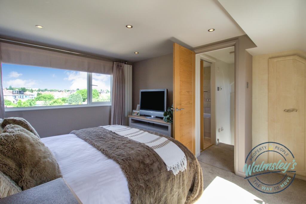 Loft bedroom with fitted storage_1