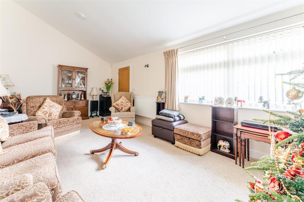 1A Elm Close Yatton BS49 4EL 5.jpg