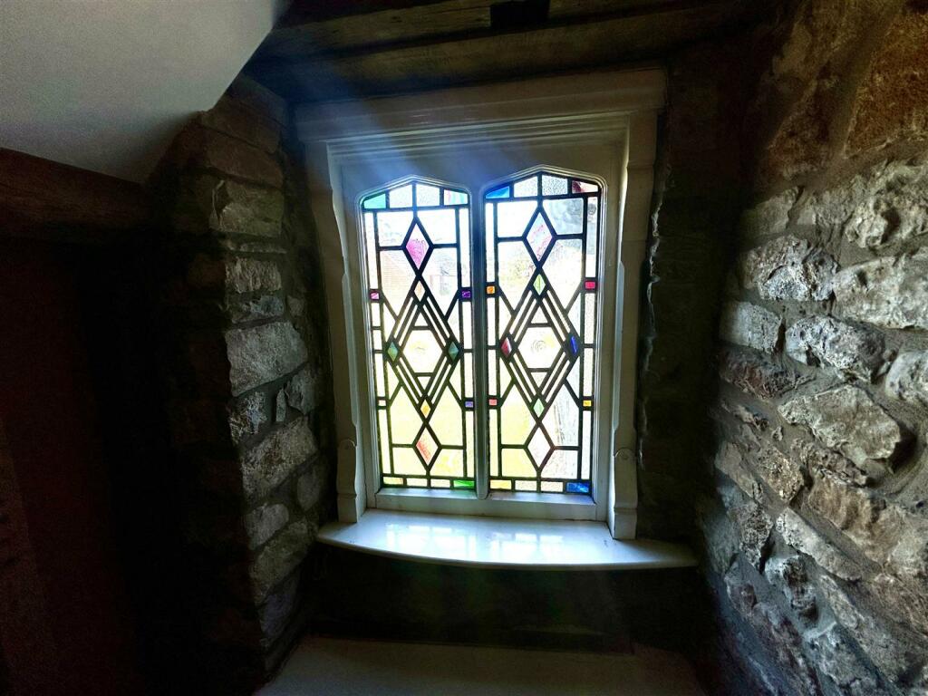 GALLERIED HALLWAY