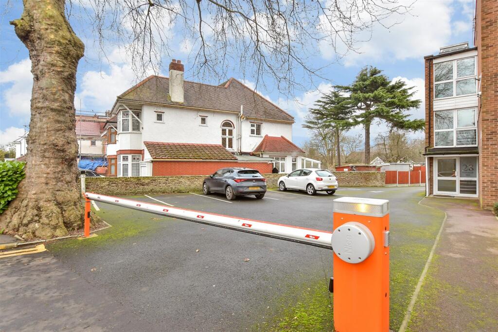 Driveway/Parking