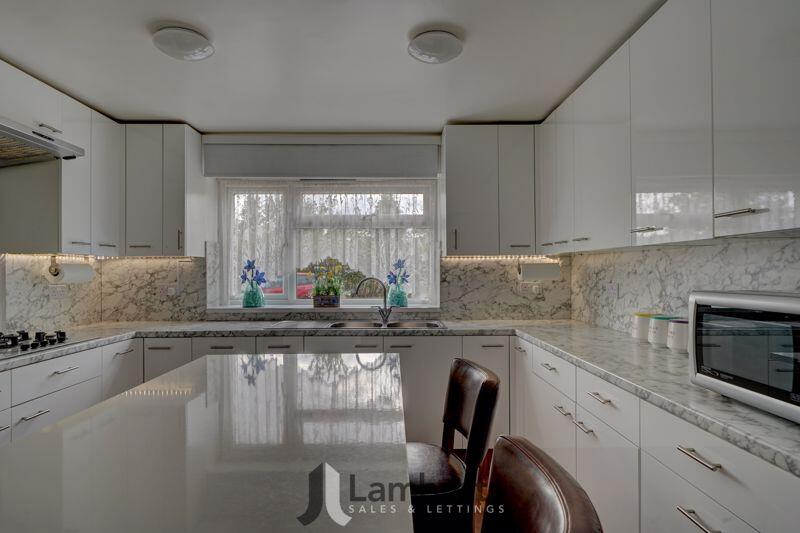 Kitchen/Breakfast Room