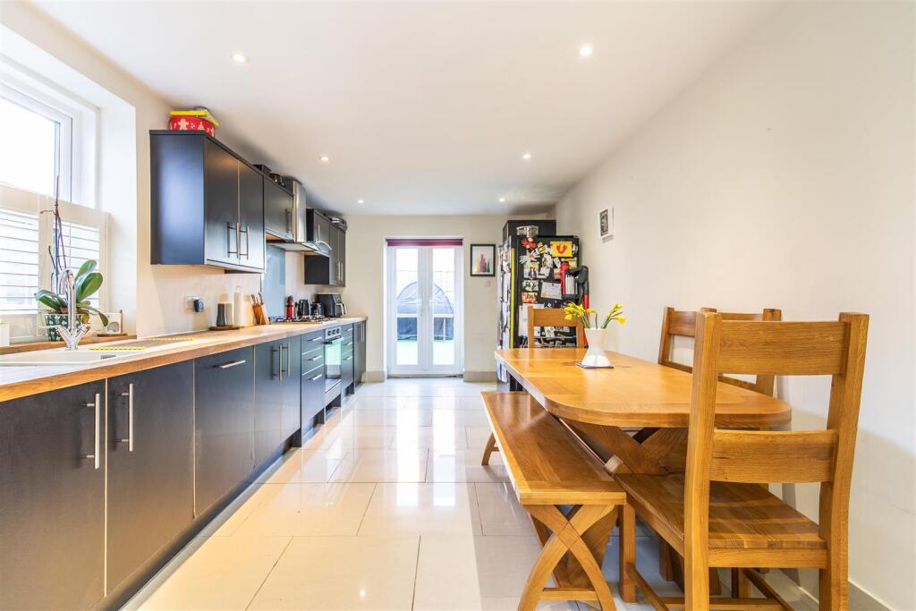 KITCHEN &amp; DINING/BREAKFAST ROOM