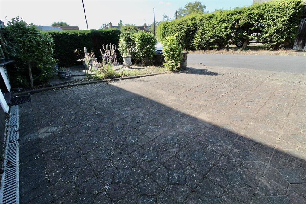 Front Garden/Driveway