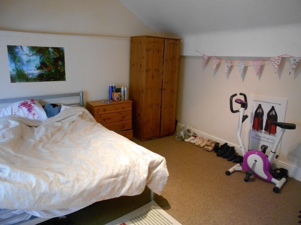 A cozy double bedroom featuring a comfortable b...