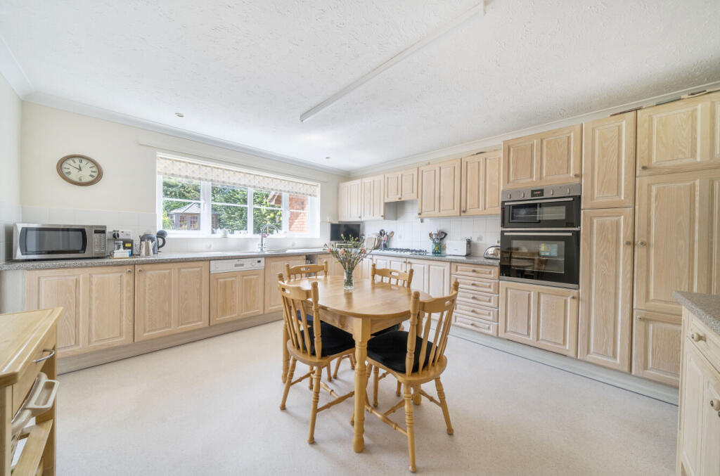 Kitchen/Breakfast Rm