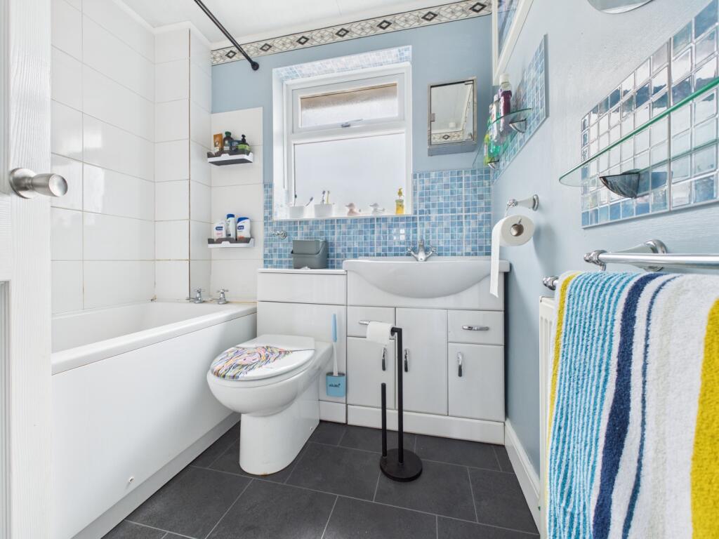 CAM04922G0-PR0015-STILL016