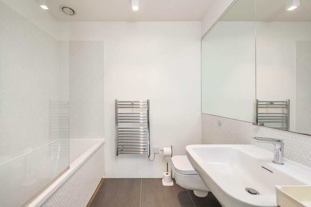 bathroom (1).jpg