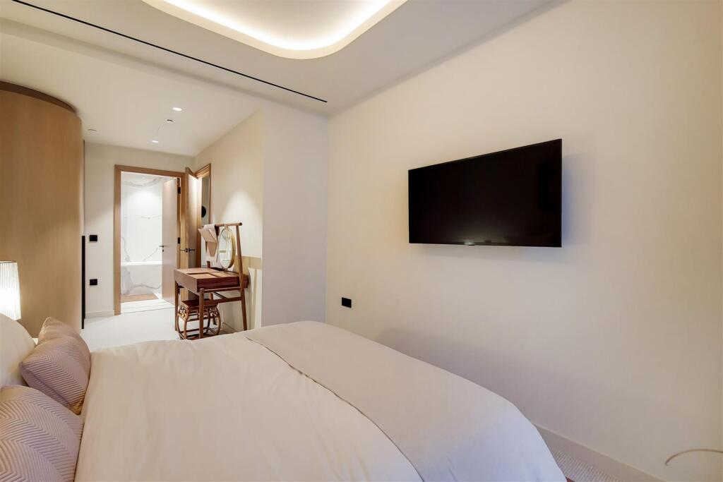 3_Main Bedroom-1.jpg