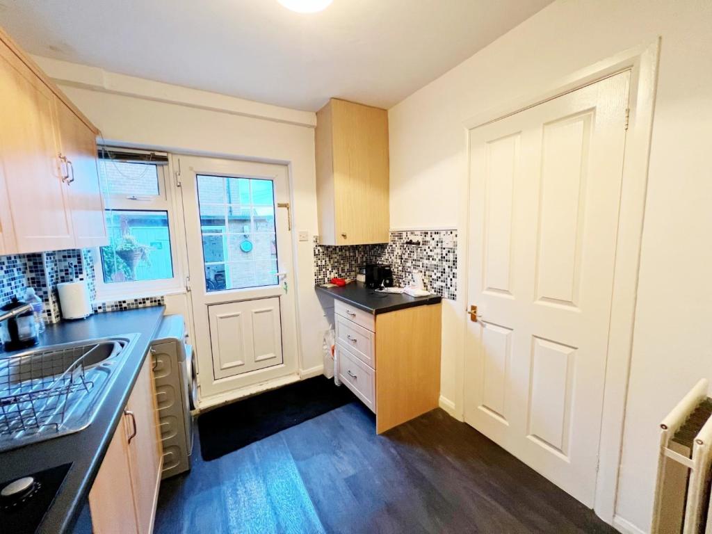 Kitchen pic 3.jpg