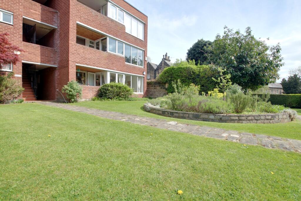 Photo of the apartment and some of the grounds