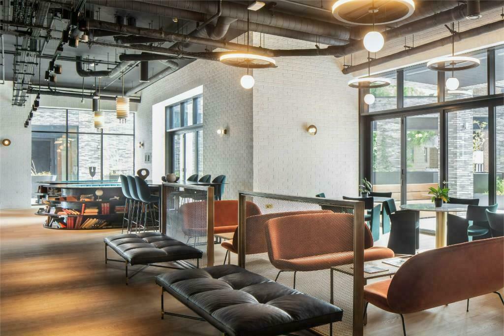 Lobby lounge 