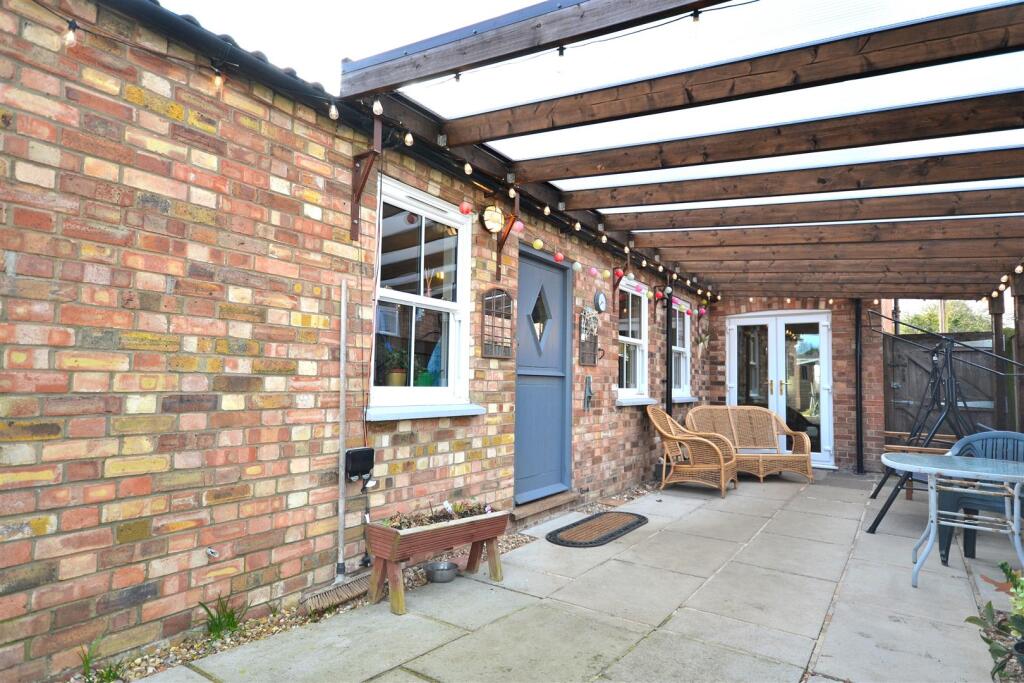 patio 1_01.JPG