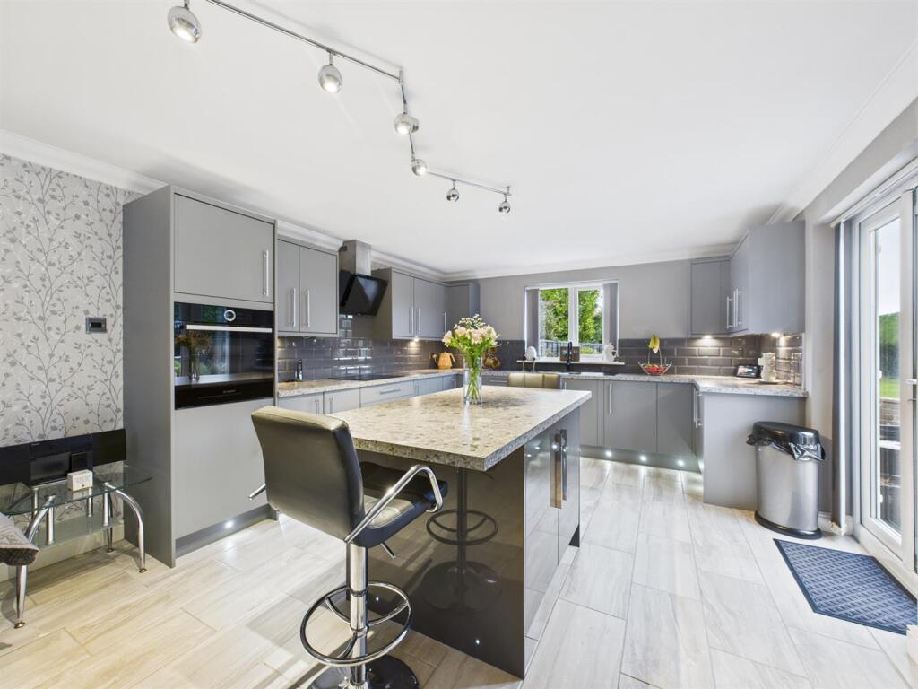 Open Plan Kitchen/Dining/Living Area