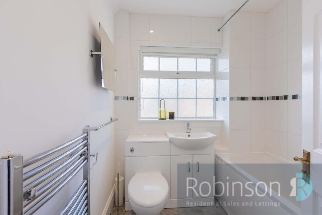 19 Lyneham Gardens-17