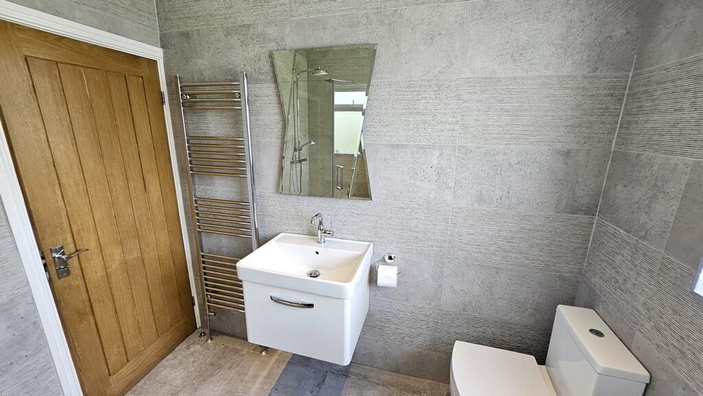 Family Bathroom 2