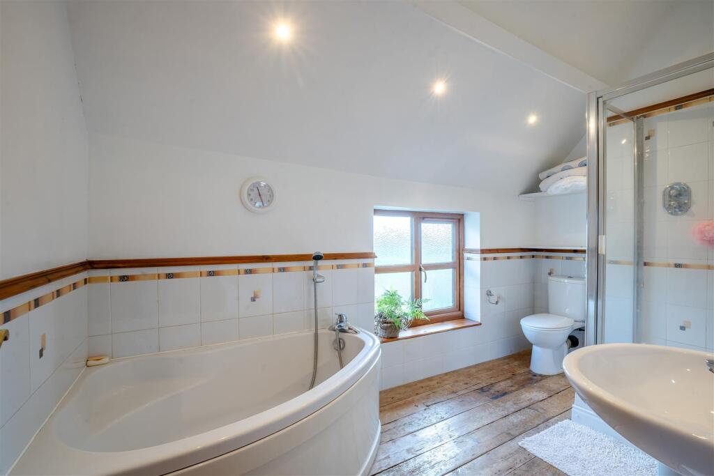 8640784-interior27.jpg