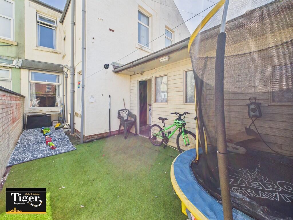 CAM02176G0-PR0575...