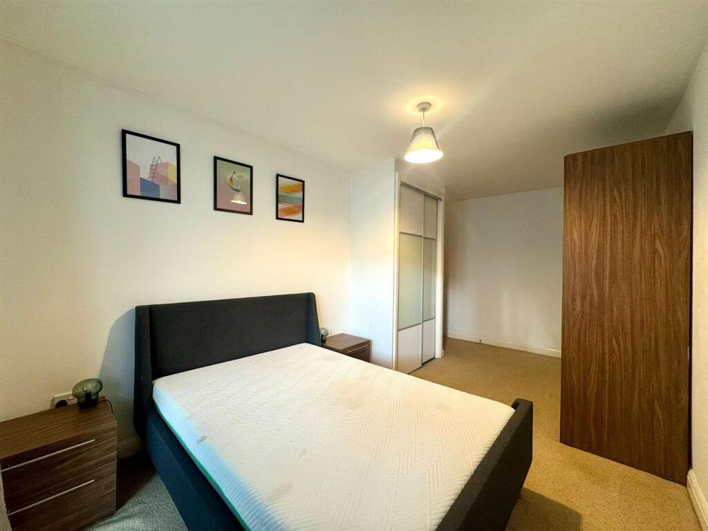 Main bedroom pic 2.jpeg