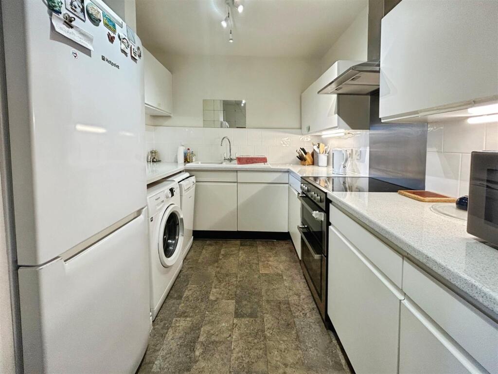 2890162a-F-421C-B1BA-5095B13137F7-8502-00000587F07