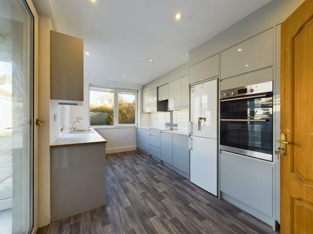 9 Henver Road Kitchen