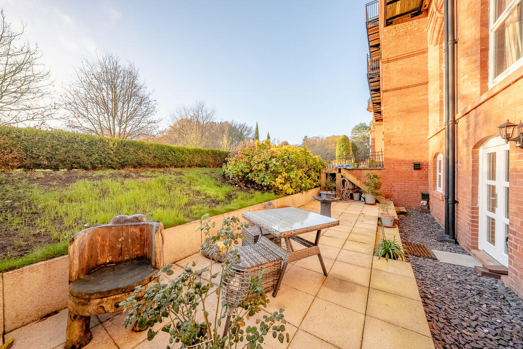 TWO BED APARTMENT...