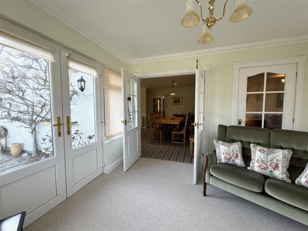 SUN ROOM DINING ROOM USE.JPG