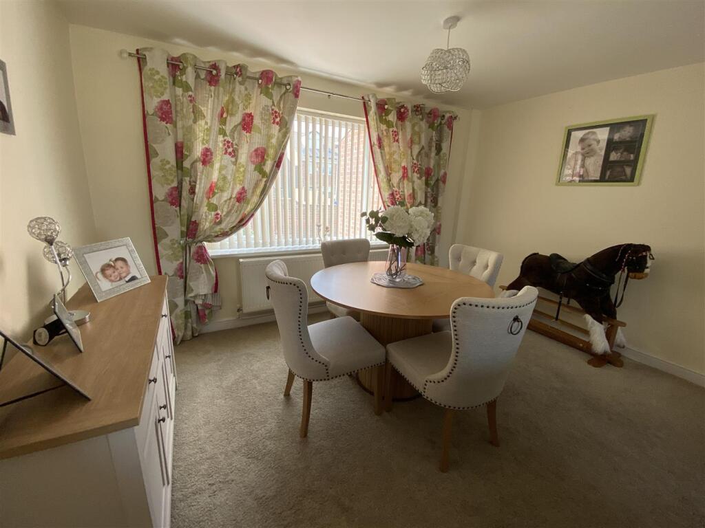Lounge/diner: