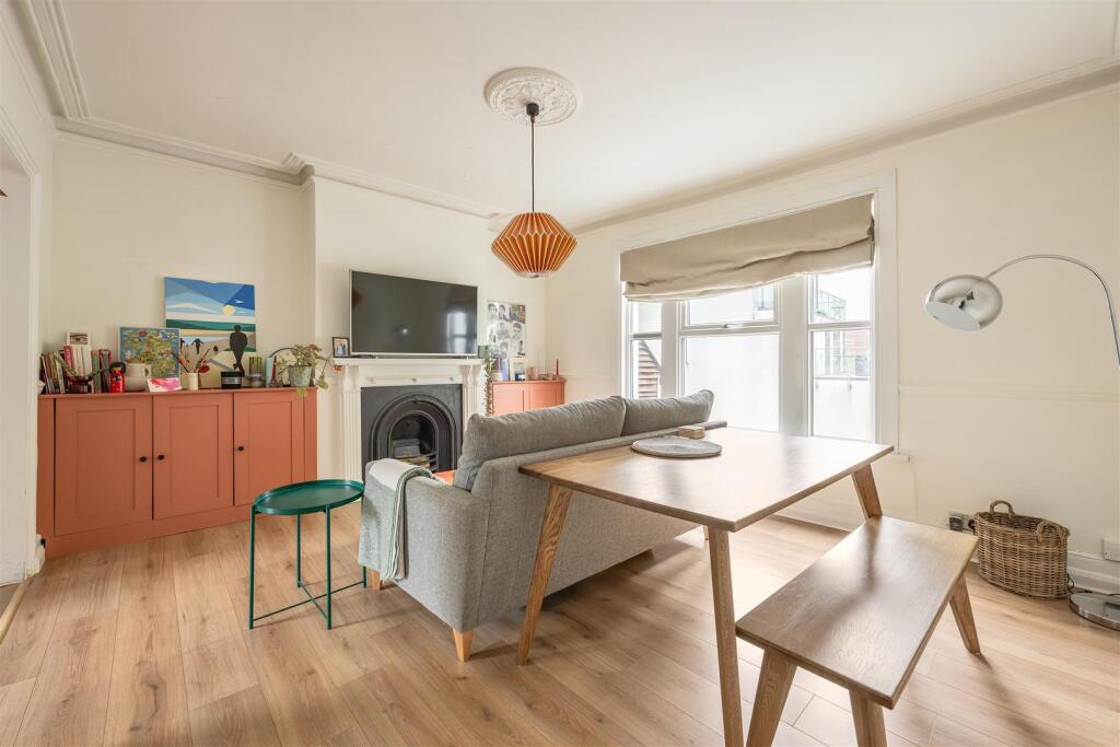 Queens Grove Road E4