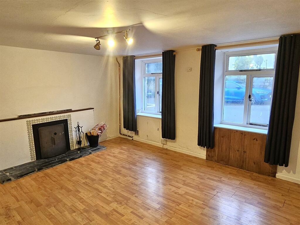 Sitting room (3).jpg