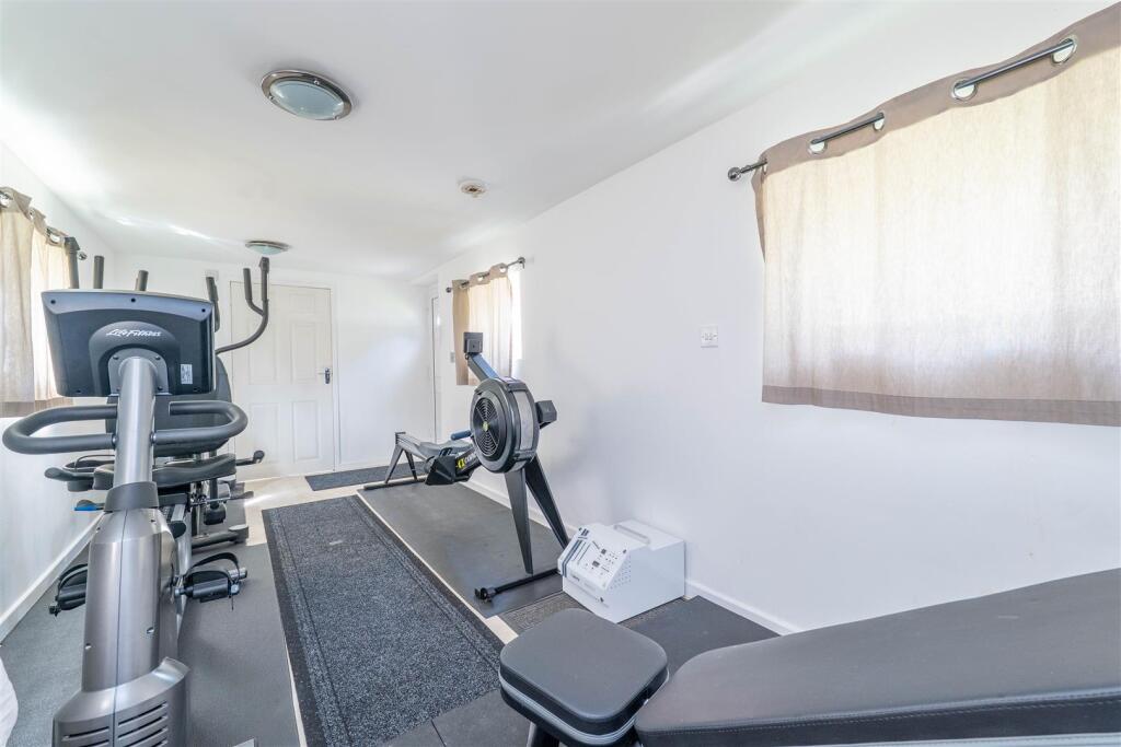 Garage/Multi Purpose Room