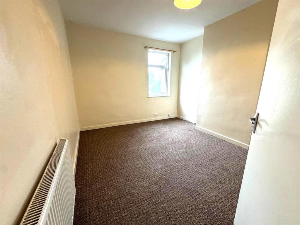 Bedroom 1 Pic 2