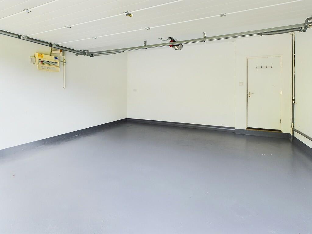 Garage b