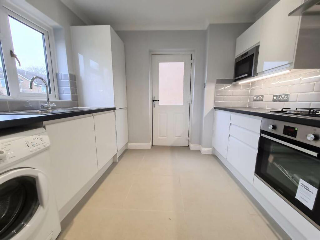 Kitchen image 4