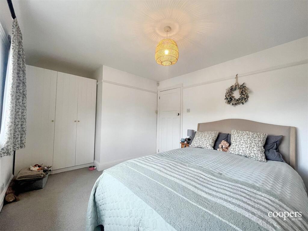 Master Bedroom 2 (1).jpg