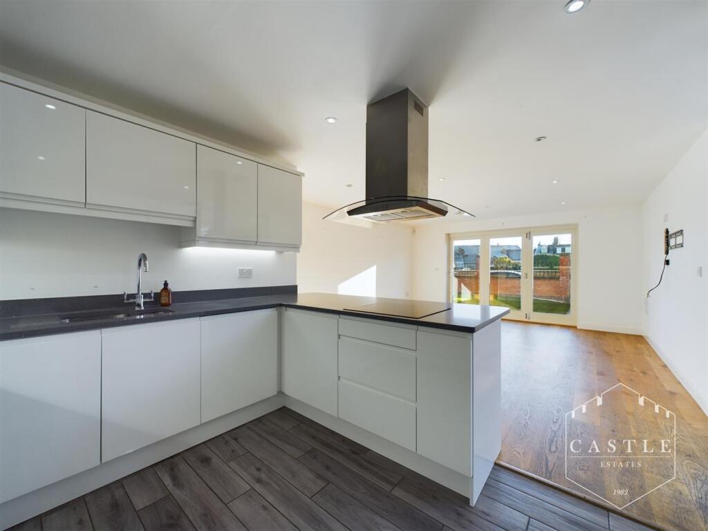 OPEN PLAN KITCHEN/DINER/LOUNGE