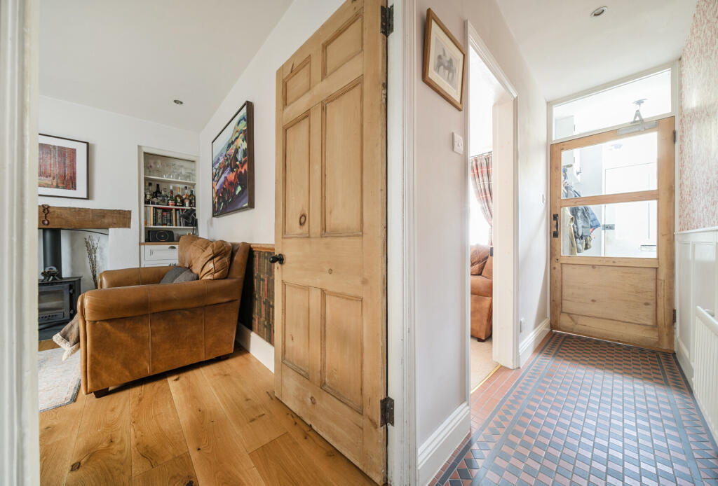 1347997-9-68bb01f...