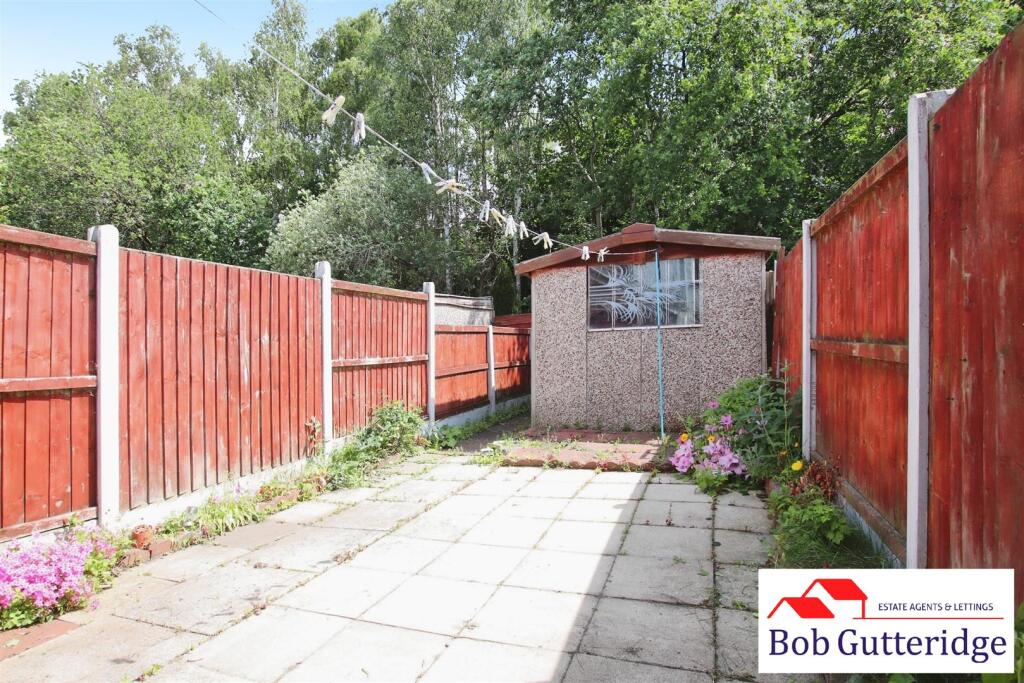 ENCLOSED REAR GARDEN