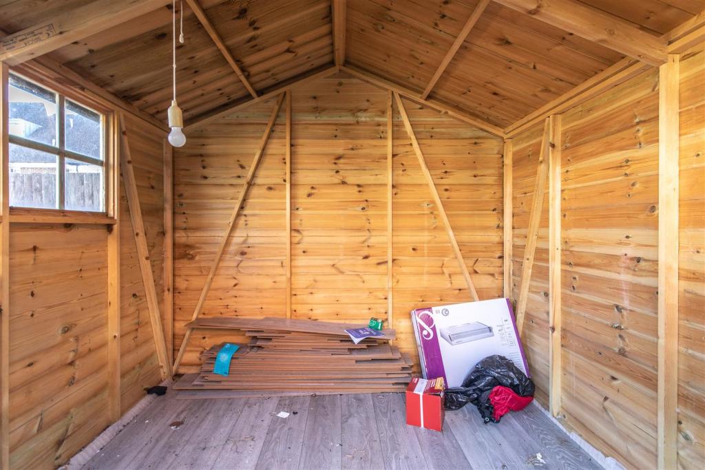 SUMMERHOUSE