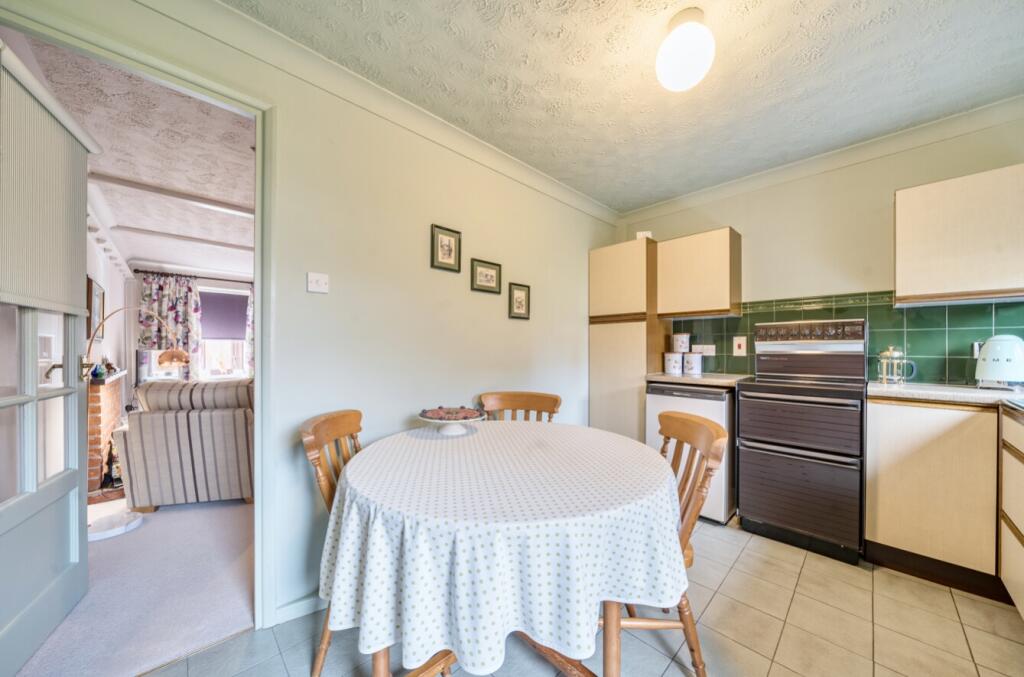 1370142-17-68f7944b82fdb