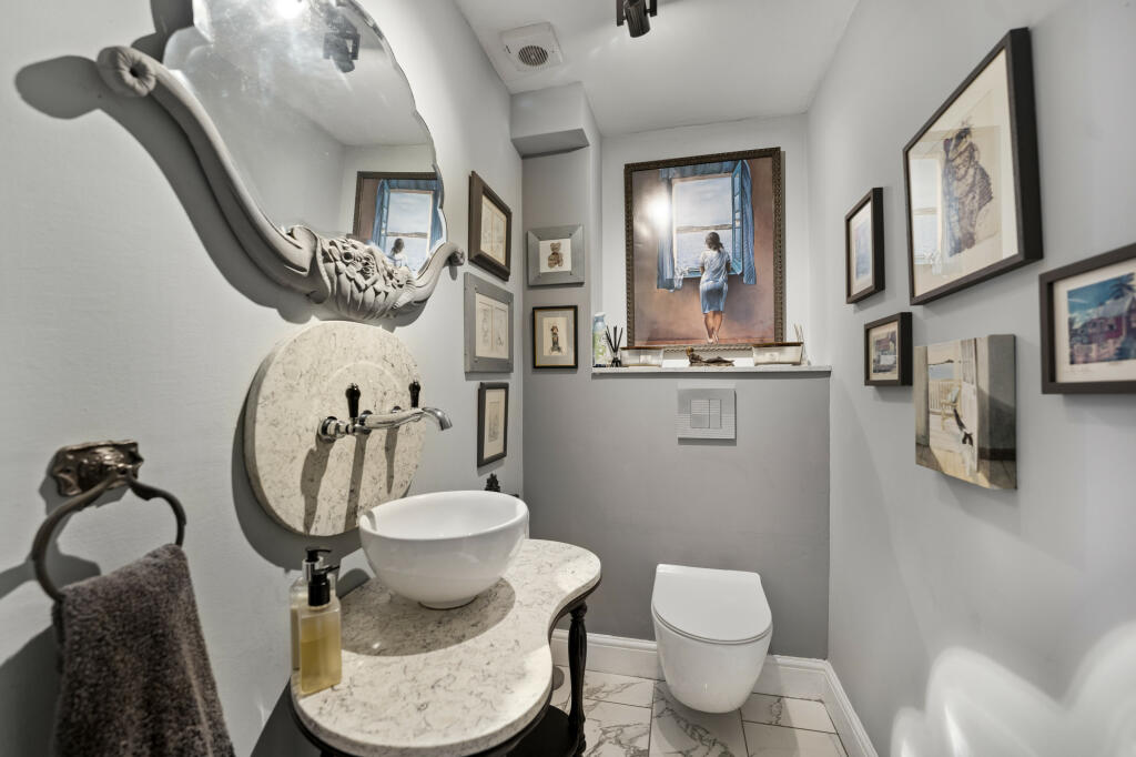CLOAKROOM