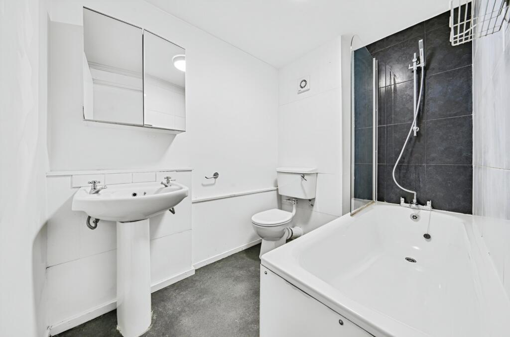 a69fd74c-bathroom