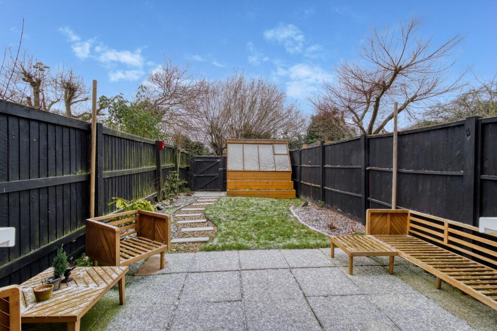 Garden - EweMove Swindon South