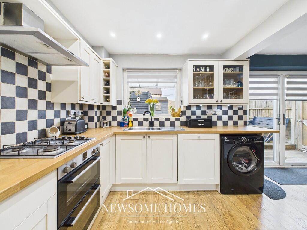 Kitchen/ Dining Room