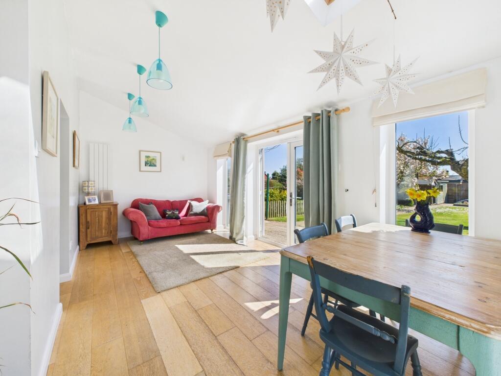 DINING / LIVING ROOM