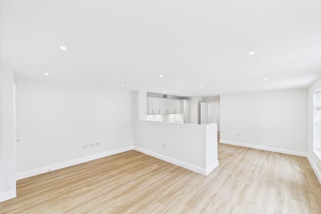 CAM05449G0-PR0004-STILL001