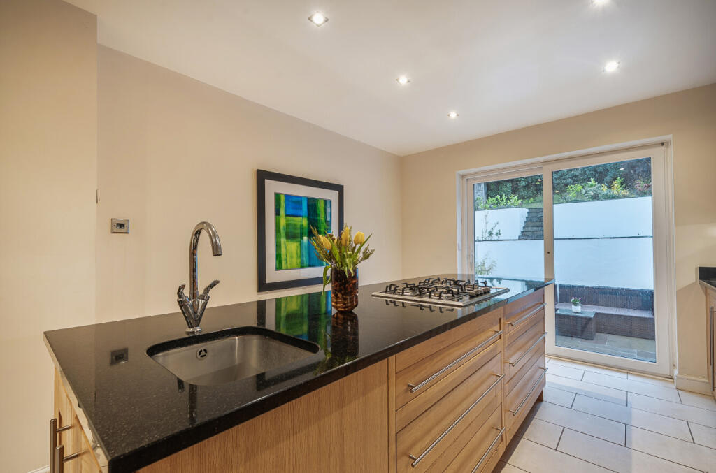 1384081-23-693199...