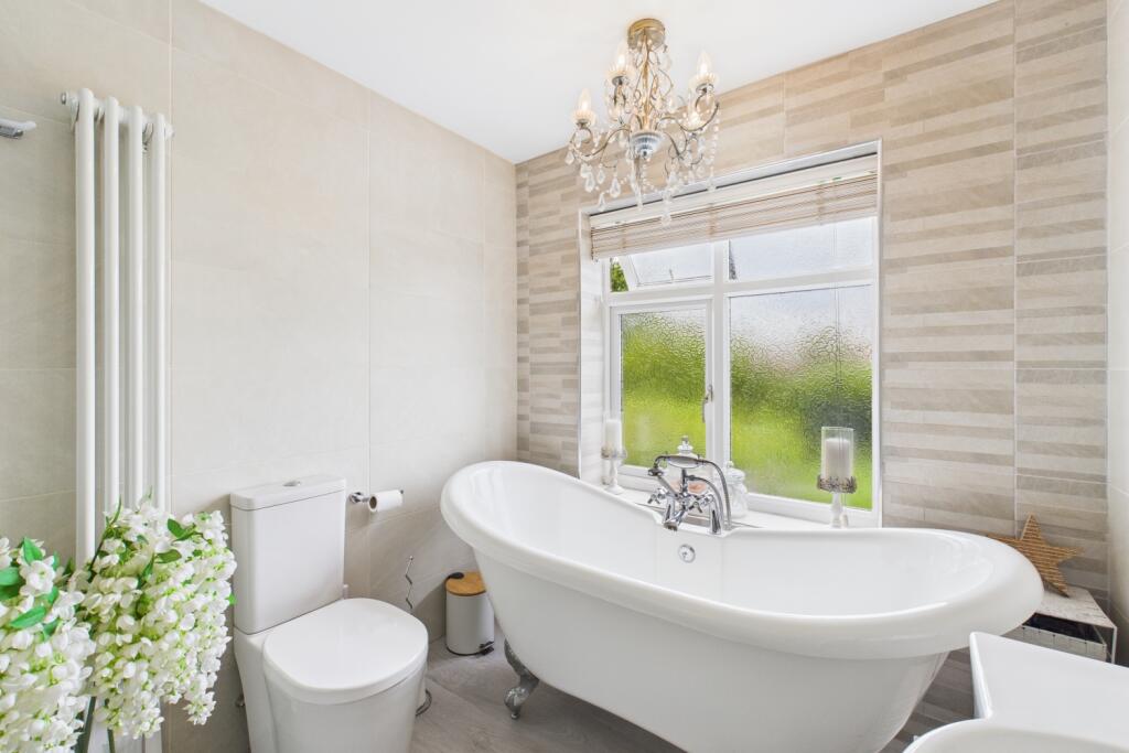 CAM03162G0-PR0284-STILL006