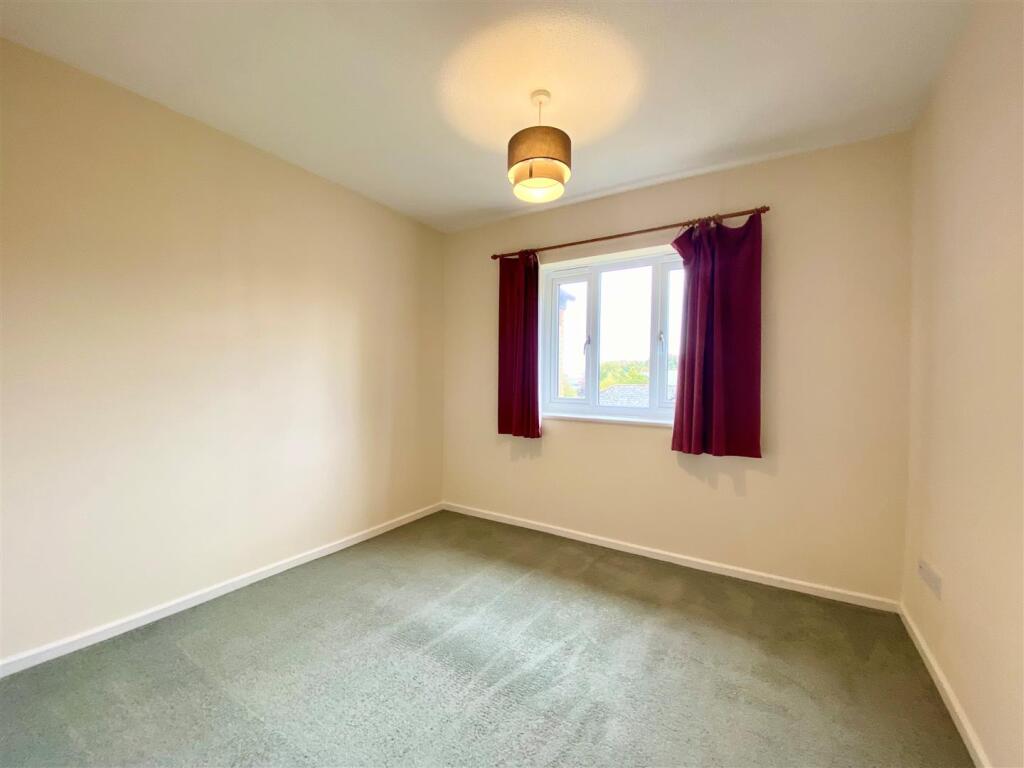 Bedroom 1.jpg