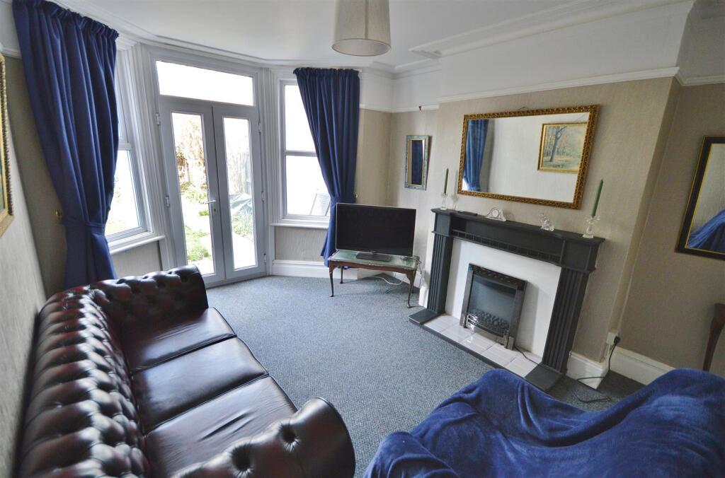 SITTING ROOM