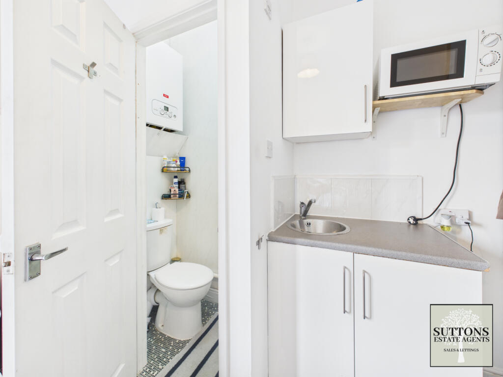 Flat 2 kitchen/bath
